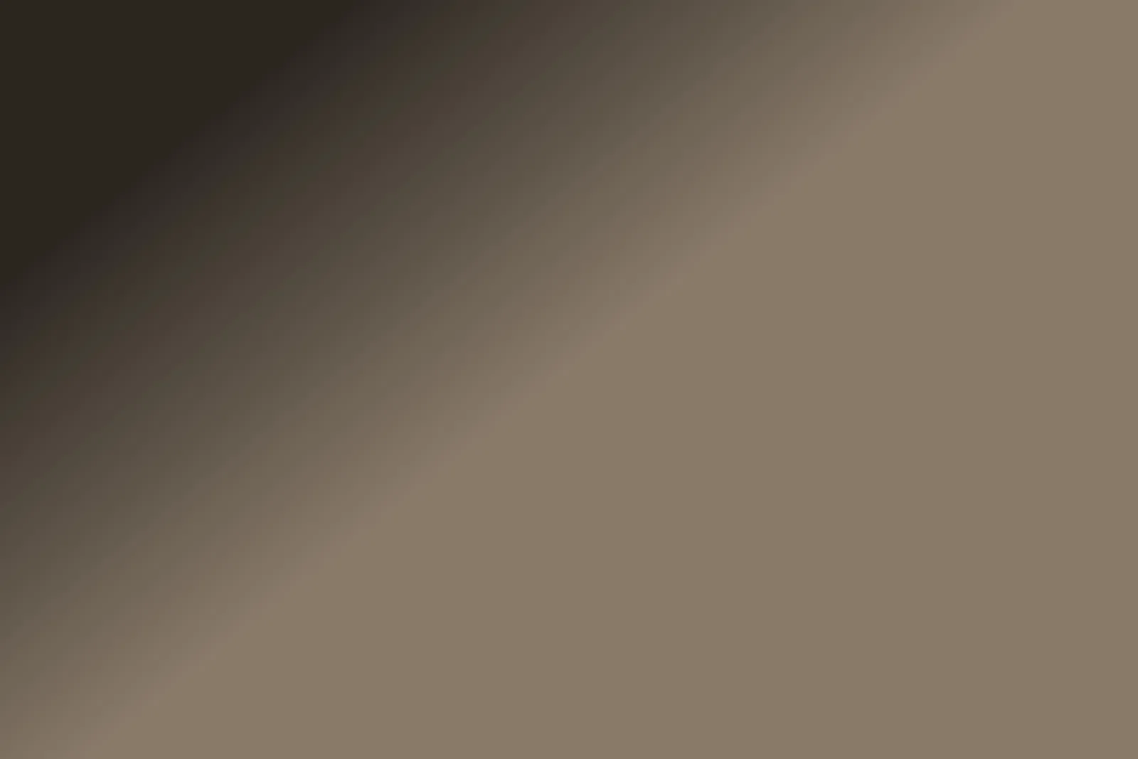 下午四点二十，光斜进来，正好落在吧台第二只杯子的杯壁上